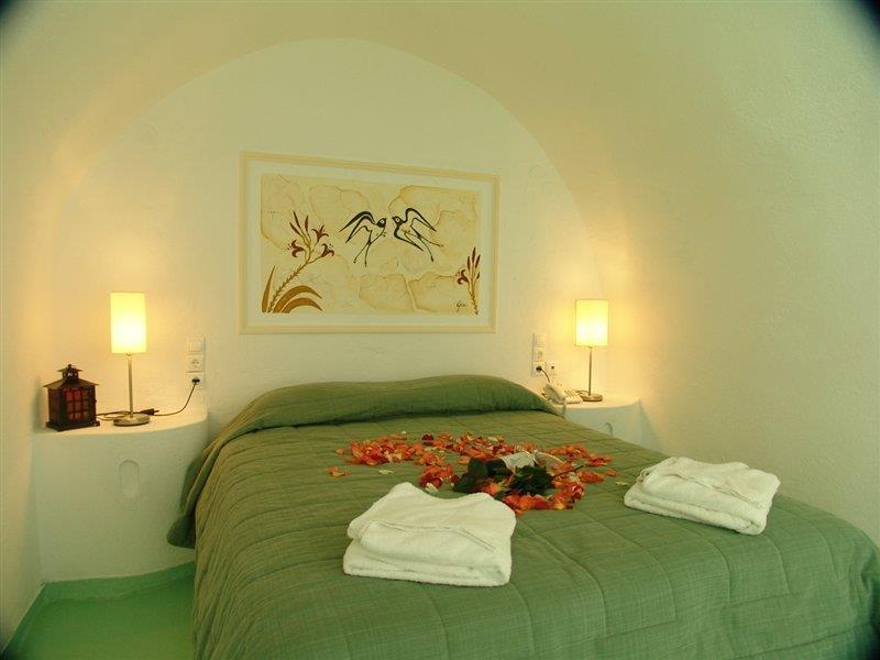 Cliff Side Suites Тира Экстерьер фото