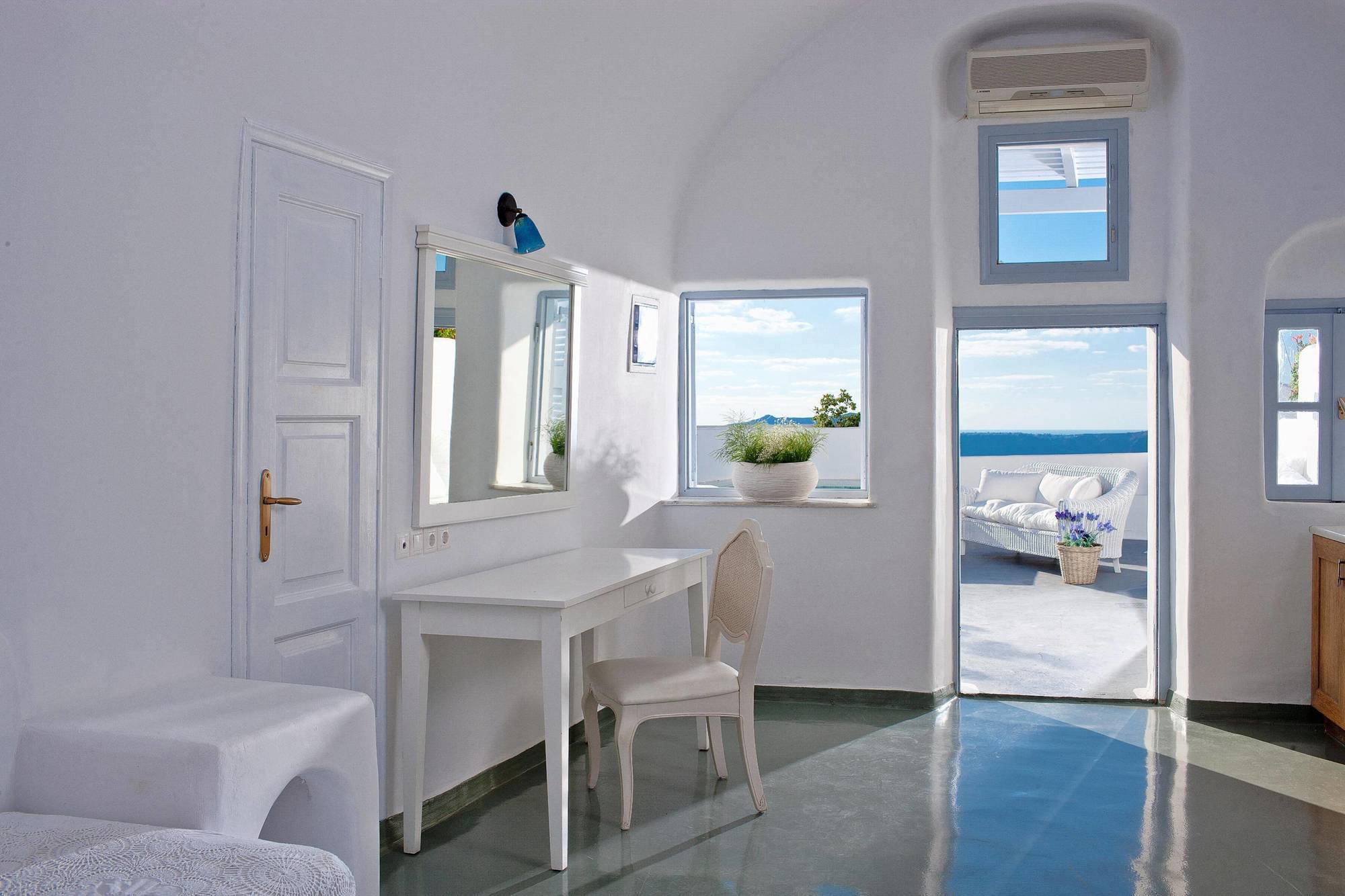 Cliff Side Suites Тира Экстерьер фото