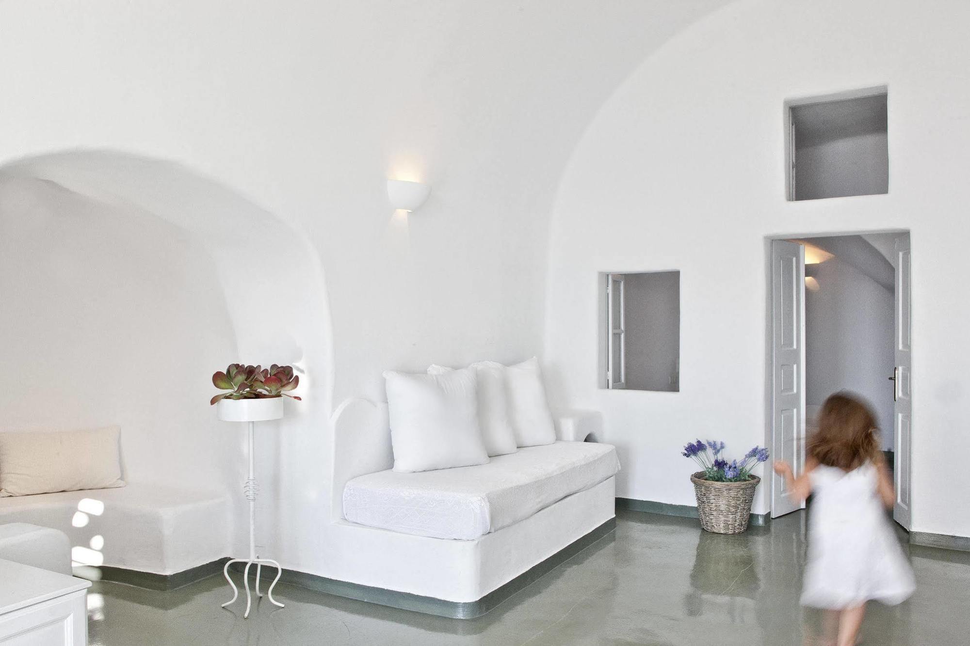 Cliff Side Suites Тира Экстерьер фото