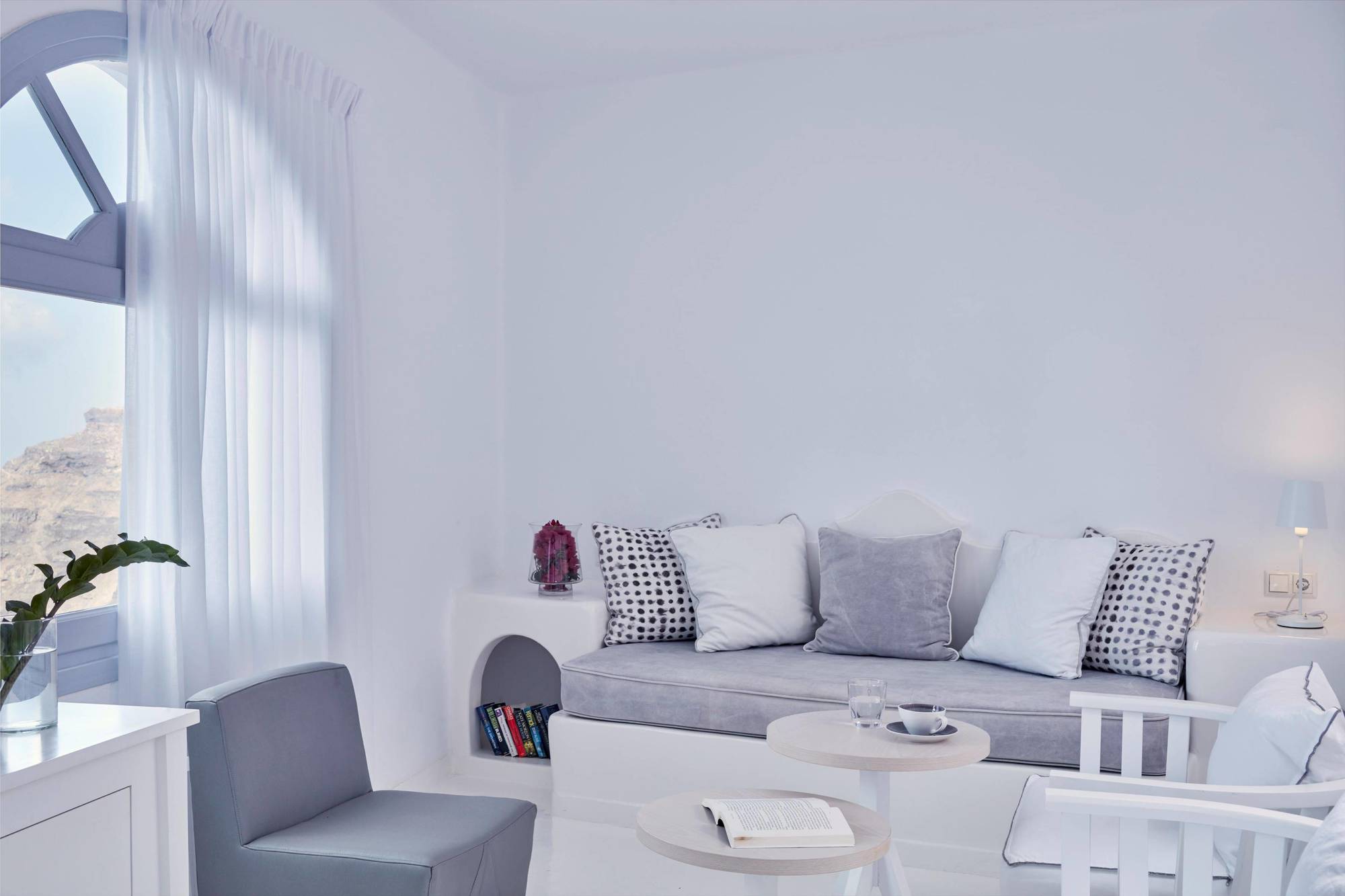 Cliff Side Suites Тира Экстерьер фото